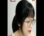 Em g&aacute;i ăn mặc gợi cảm livestream Uplive from sexy girl showing mp4 download