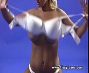 Busty blonde shows nude gymnastics from gimnasia spreading