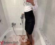 secretary seduces boss after work in business cloths - wet fun in bathtub, business-bitch from trabajo pano