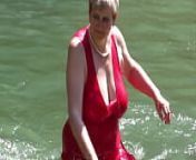 Women shows their wet nude bodies on public from ful nude bathing in public