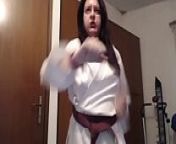 La tua ragazza &egrave; una giovane karateka e ti spacca il culo a di calci from 14 chuta xxx bdo