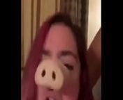 Who is this piggy from cabra amamenta porquinho