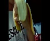 Chupando banana, asi se hace from gays asi