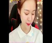 Em g&aacute;i &aacute;o trắng tinh kh&ocirc;i ngồi livestream tr&ecirc;n Uplive from www pure xxxxx ame