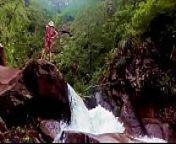 Lilyan se desnuda al borde de una cascada from naked tabudesi rand