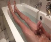 Bathtub wank from dutchfantasies