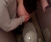 [] Une prof trop bonne se fait baiser dans les WC du lycée from iycke
