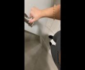 OMG she masturbates in the changing room before going to the gym. from gemetoilet