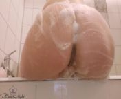 Horny Babe Foam Washes and Jerks Pussy with Wash Sponge in the Bath from pianky
