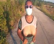 Auntie walks and shows off her breasts on the side of the road. from 老司机精品福利视频导航qs2100 cc老司机精品福利视频导航 alw
