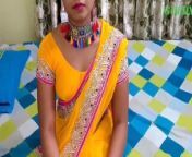 Yellow saree blouse petticoat maza aa gaya komal mam from aunty blouse back xossip